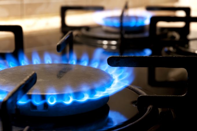 Gli Stati Uniti pensano di vietare i fornelli a gas in cucina, troppo inquinamento
