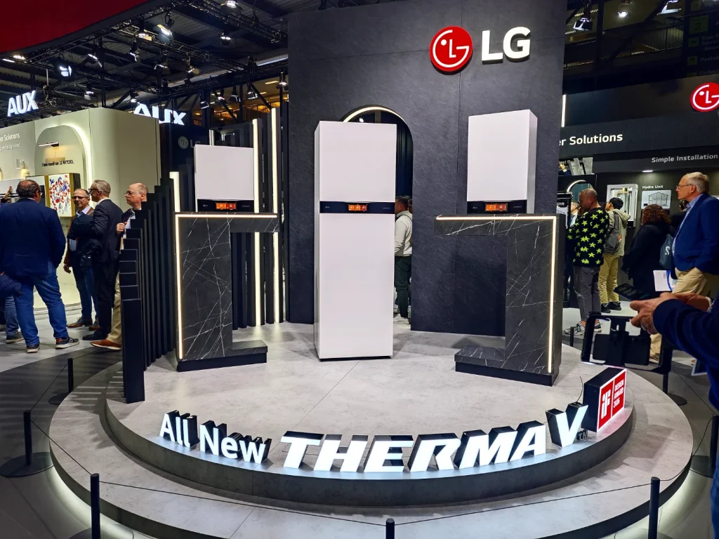 LG THERMA V Monoblocco S con refrigerante R290: nuova pompa di calore aria-acqua monoblocco progettata per offrire comfort, efficienza e sostenibilità. Utilizza il refrigerante naturale R290 (GWP 3) a bassissimo impatto ambientale ed è ideale per riscaldamento, raffrescamento e produzione di acqua calda sanitaria.