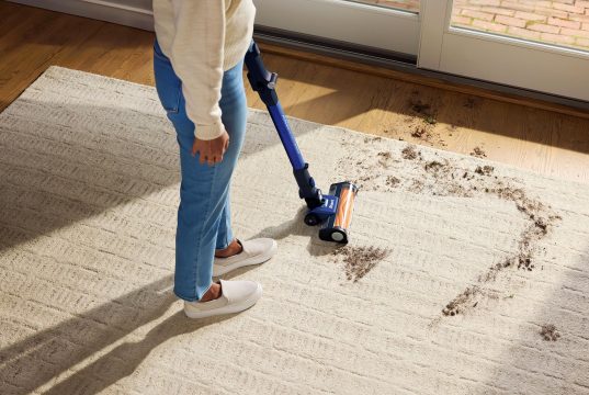 SharkNinja presenta PowerDetect Speed Clean & Empty System: aspirapolvere compatto con svuotamento automatico