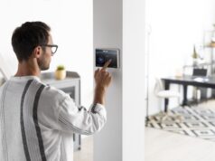 Quanti kW servono in casa: come scegliere la potenza giusta del contatore Contatore elettrico domestico con indicazione della potenza in kW per la gestione dei consumi energetici