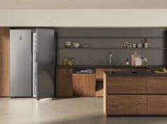 Samsung rinnova la cucina con la gamma Bespoke AI: più efficienza energetica, intelligenza e design Elettrodomestici Samsung Bespoke AI in cucina con frigorifero, lavastoviglie e piano a induzione per risparmio energetico