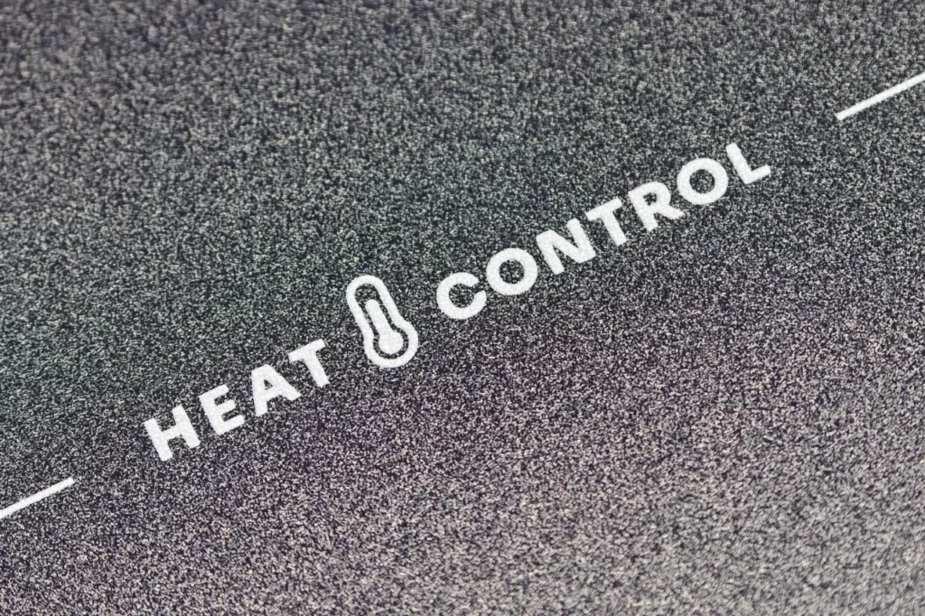 La tecnologia Heat Control permette di cucinare regolando la temperatura e non solo la potenza.