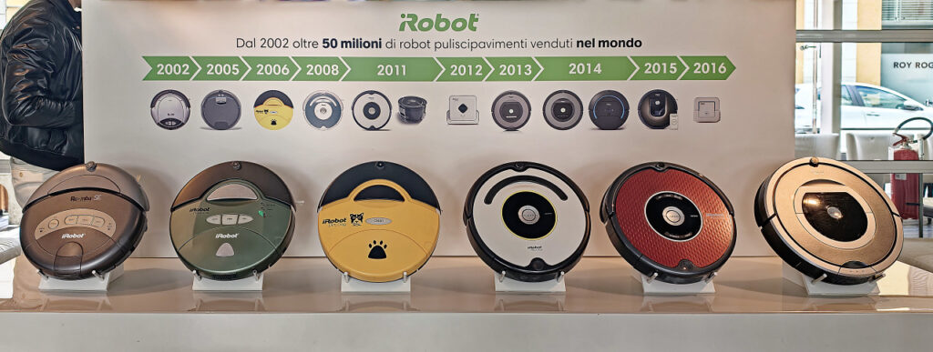I primi robot aspirapolvere della storia iRobot.