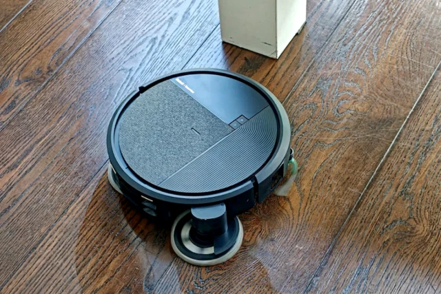 Gli italiani vogliono robot che siano dei veri collaboratori domestici: autonomi e che lavino anche i pavimenti.