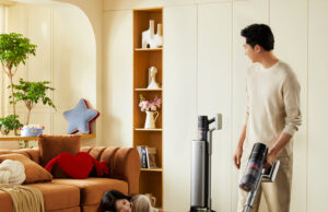 UWANT porta in Italia il V800: aspirapolvere senza rullo con svuotamento automatico e nuovi prodotti per la pulizia UWANT V800 aspirapolvere cordless senza rullo con svuotamento automatico
