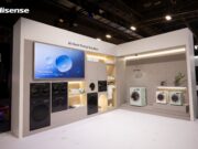 Hisense AI Laundry Station: lavatrice e asciugatrice in 1,68 metri con l’AI che gestisce il bucato Lavatrice e asciugatrice Hisense nelle configurazioni verticali dedicate al bucato