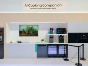 Hisense presenta il frigorifero che riconosce gli alimenti e suggerisce cosa cucinare Frigorifero Hisense con display integrato nell'area AI Cooking Companion a IFA 2026